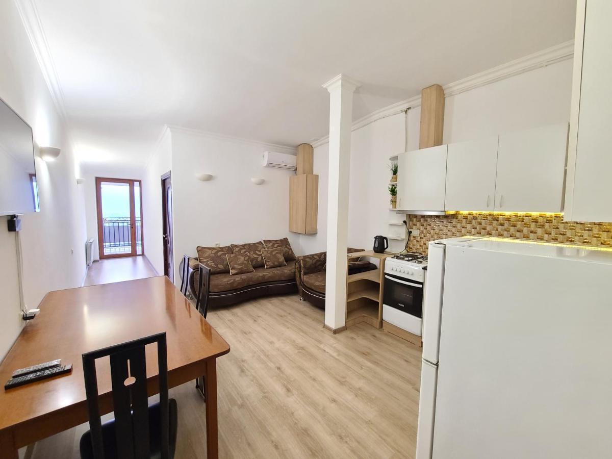 예레반 Flat With Balcony On Cascade 아파트 외부 사진